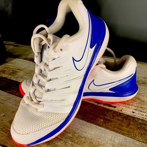 Mens Nike Tennis Court Shoes (size 11.5)